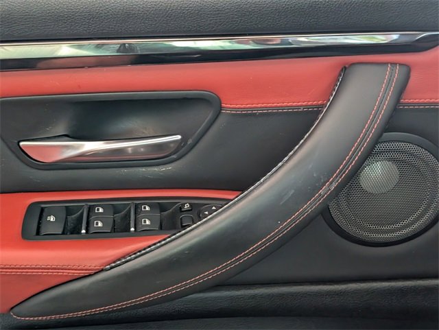 Used 2018 BMW M4 Convertible image 24