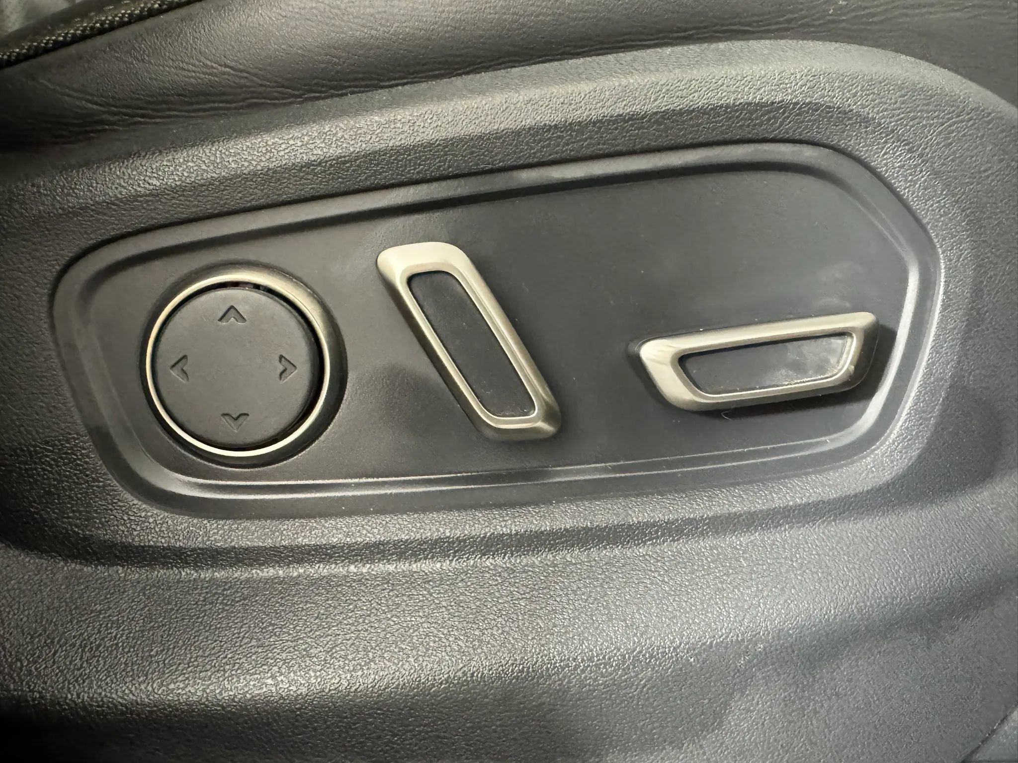 Used 2023 Rivian R1S Adventure image 36