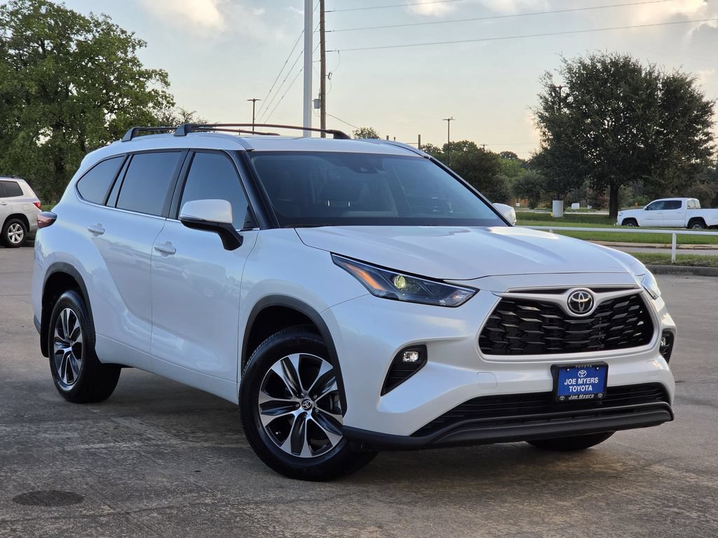 Used 2026 Toyota Highlander XLE AWD/4WD image 2
