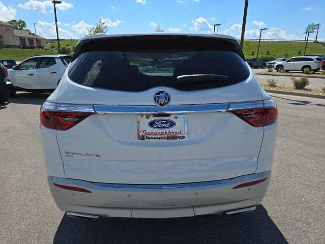 Used 2024 Buick Enclave Essence w/ Technology Package image 4