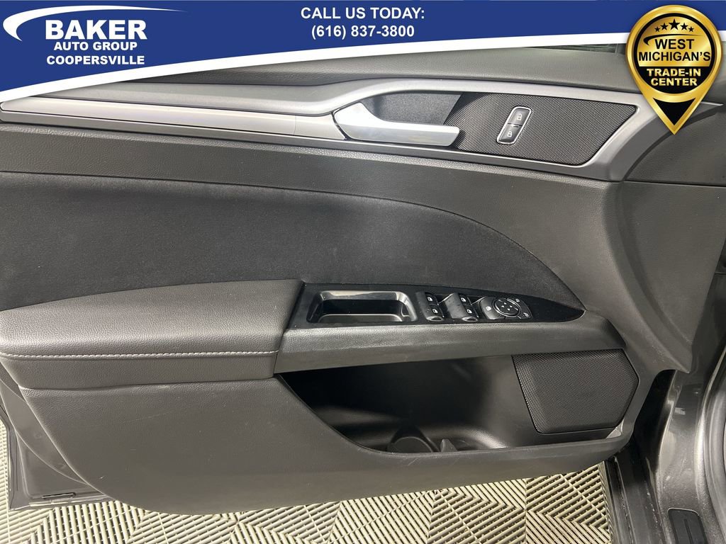 Used 2015 Ford Fusion SE image 20