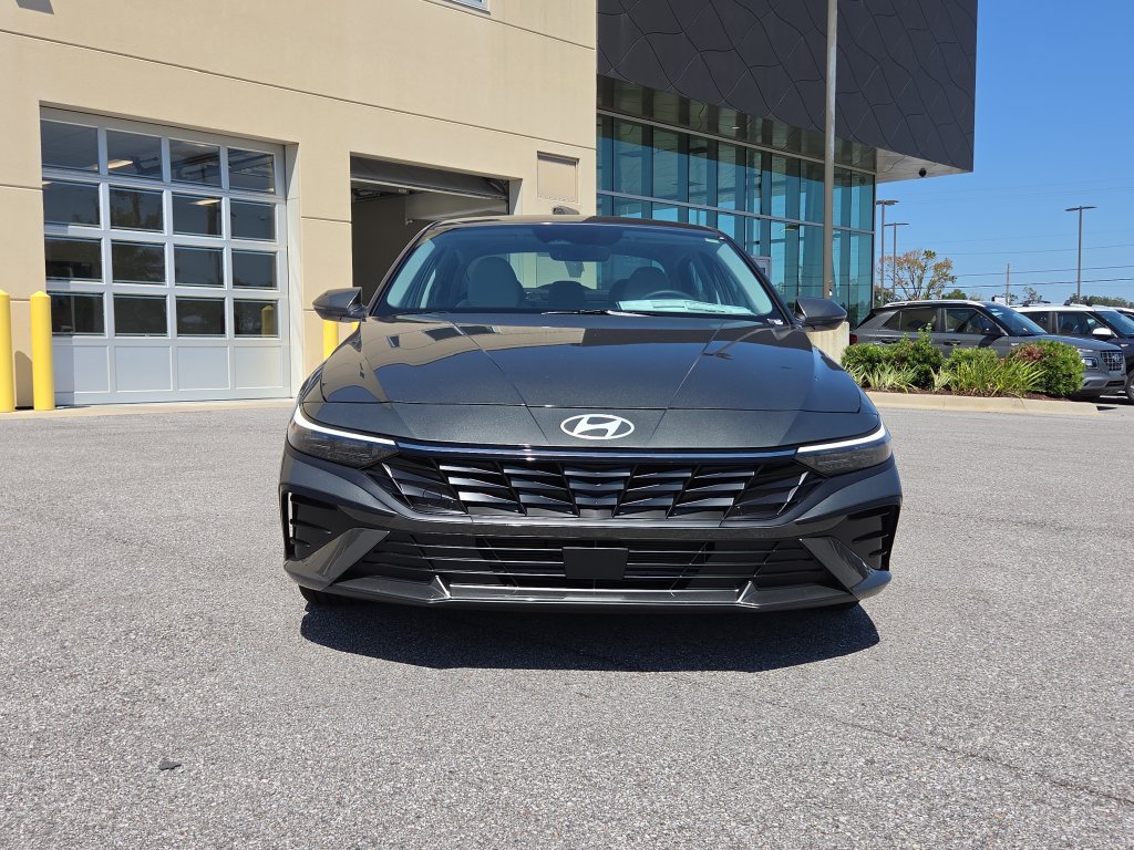 New 2026 Hyundai Elantra Limited FWD image 3