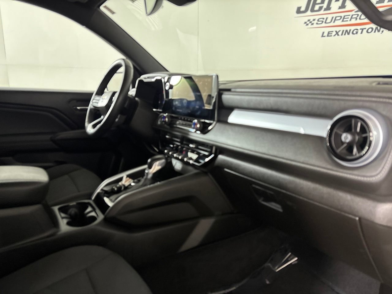 Used 2023 Chevrolet Colorado LT w/ LT Convenience Package II AWD/4WD image 31