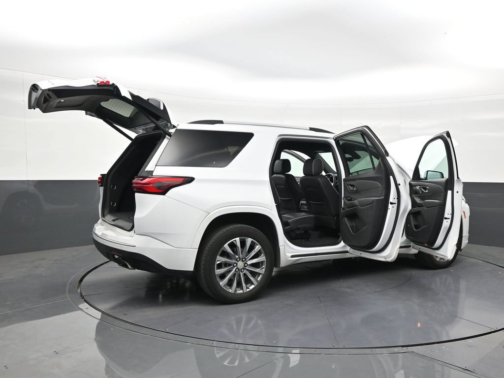 Used 2023 Chevrolet Traverse Premier FWD image 27