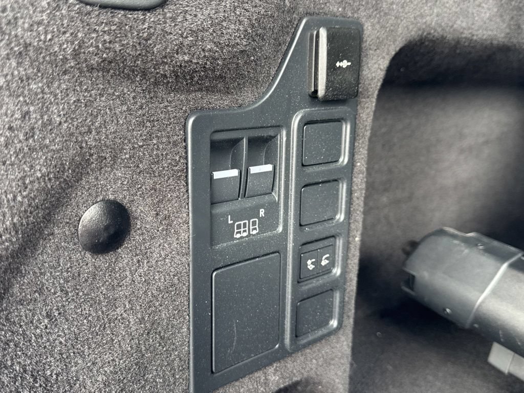 Used 2025 Land Rover Discovery S AWD/4WD image 55