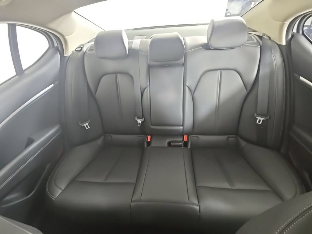 Used 2023 Genesis G70 2.0T RWD image 23