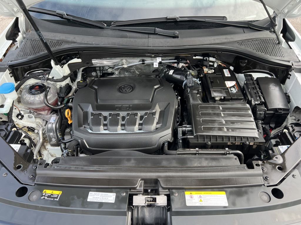 Used 2022 Volkswagen Tiguan SE R-Line image 11