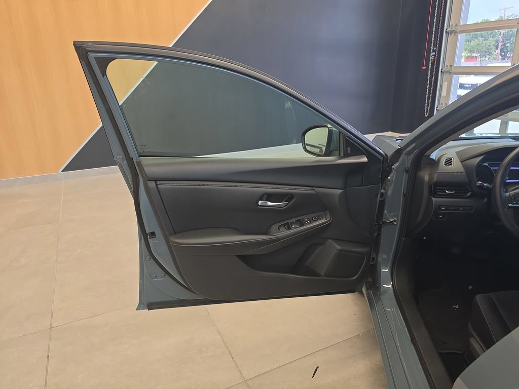 Used 2024 Nissan Sentra SV FWD image 14