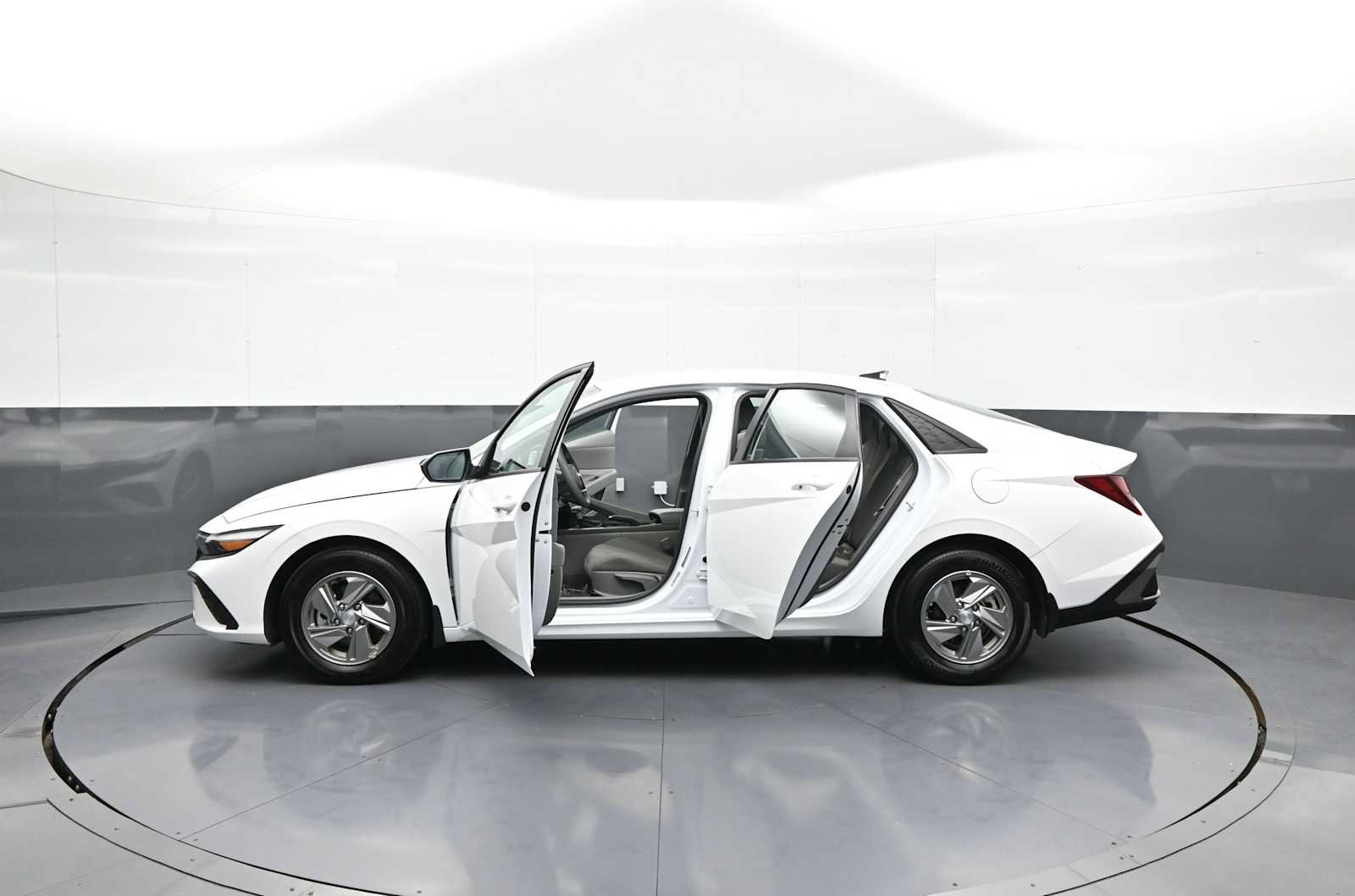 Used 2025 Hyundai Elantra SE FWD image 42