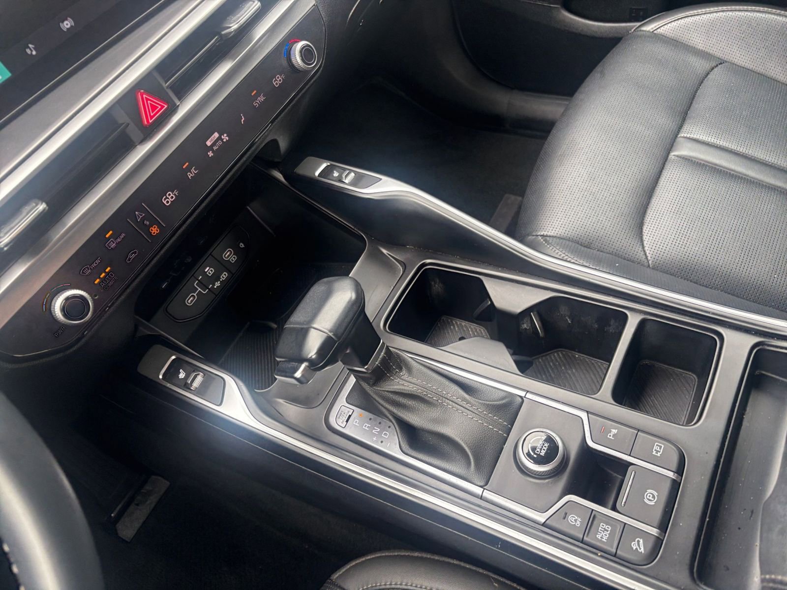 Used 2024 Kia Sorento S FWD image 44