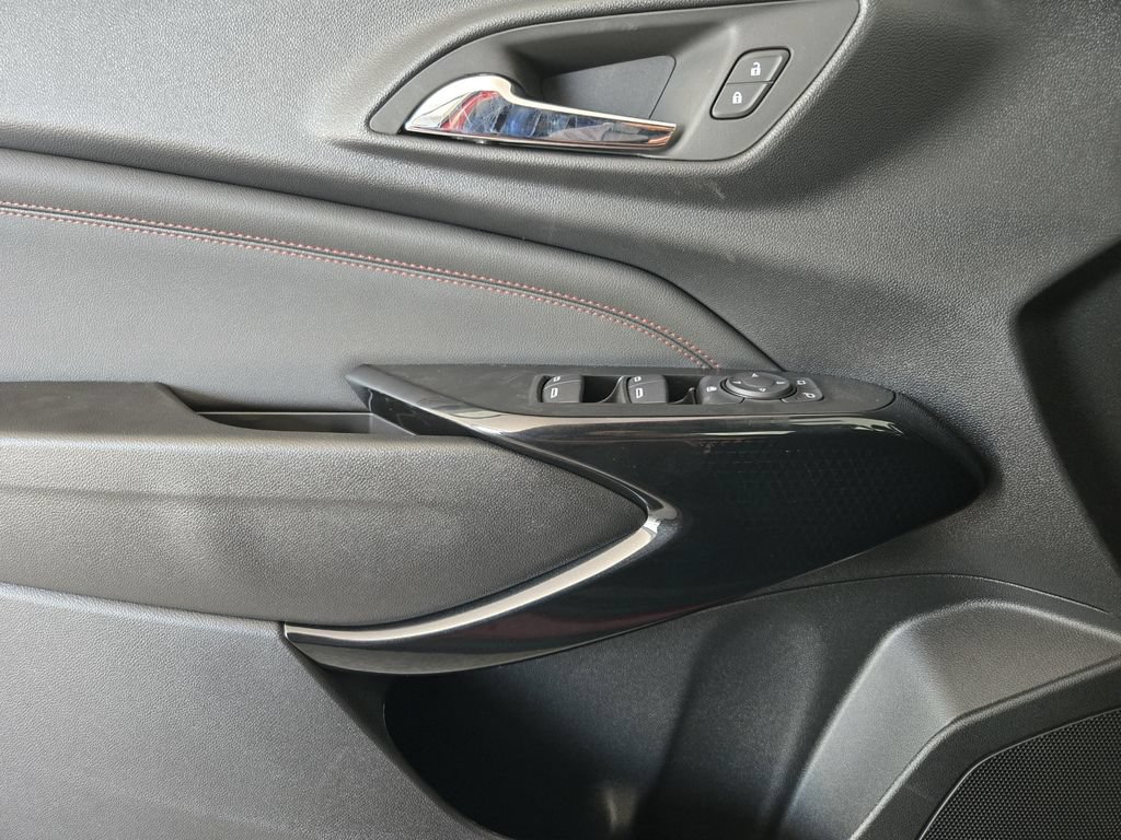 New 2026 Chevrolet Trax RS w/ Sunroof Package FWD image 24