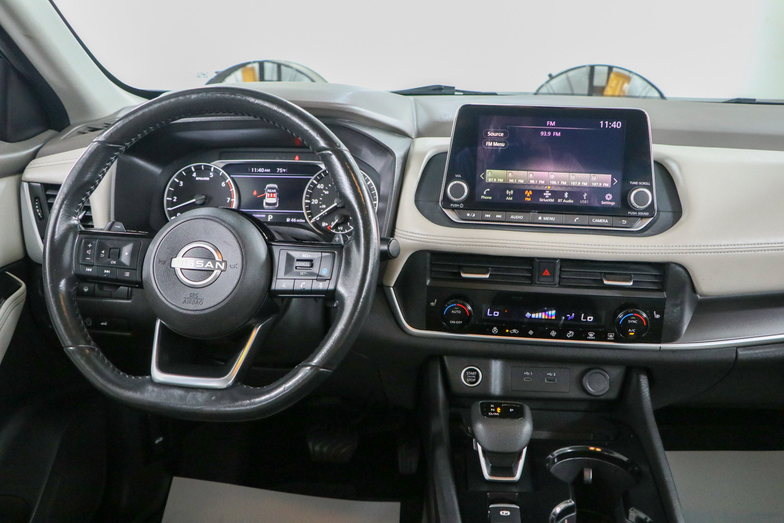 Used 2023 Nissan Rogue SV w/ SV Premium B Package FWD image 17