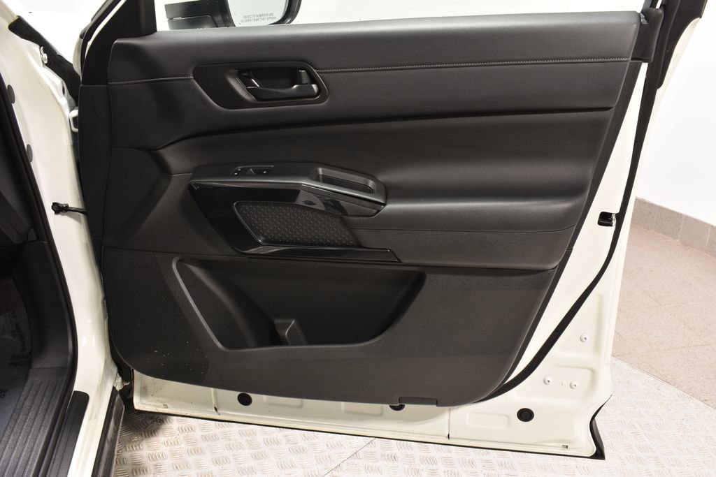 Used 2023 Nissan Pathfinder SV image 33