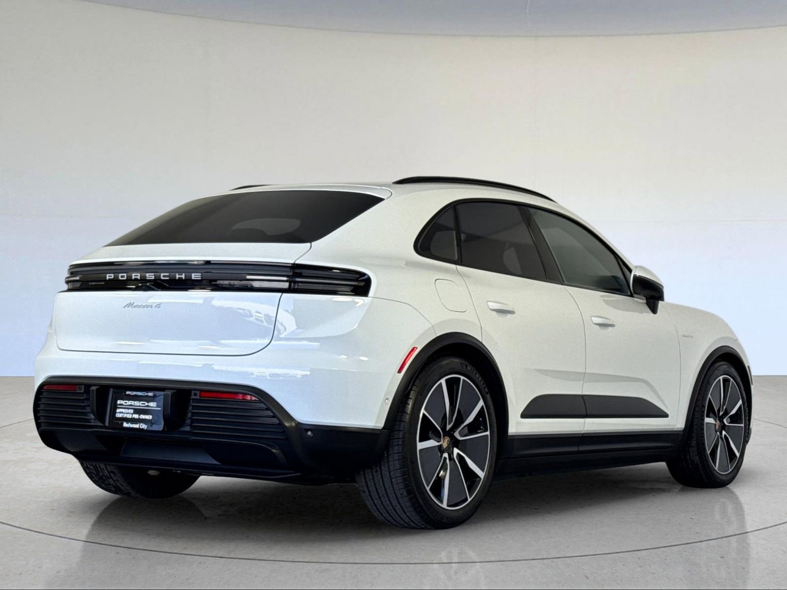 Certified 2025 Porsche Macan 4 Electric AWD/4WD image 8