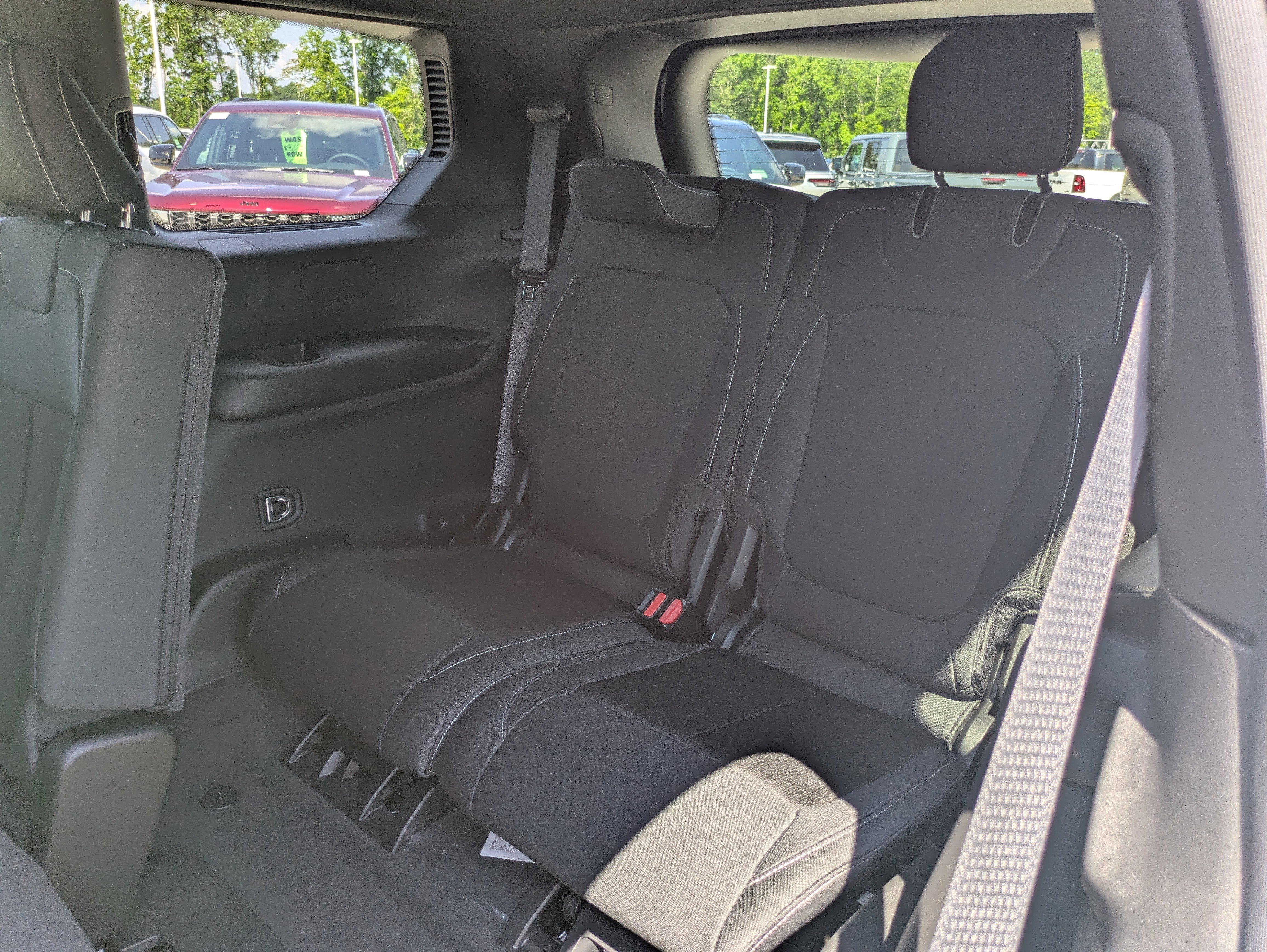 New 2026 Jeep Grand Cherokee L Laredo RWD image 15