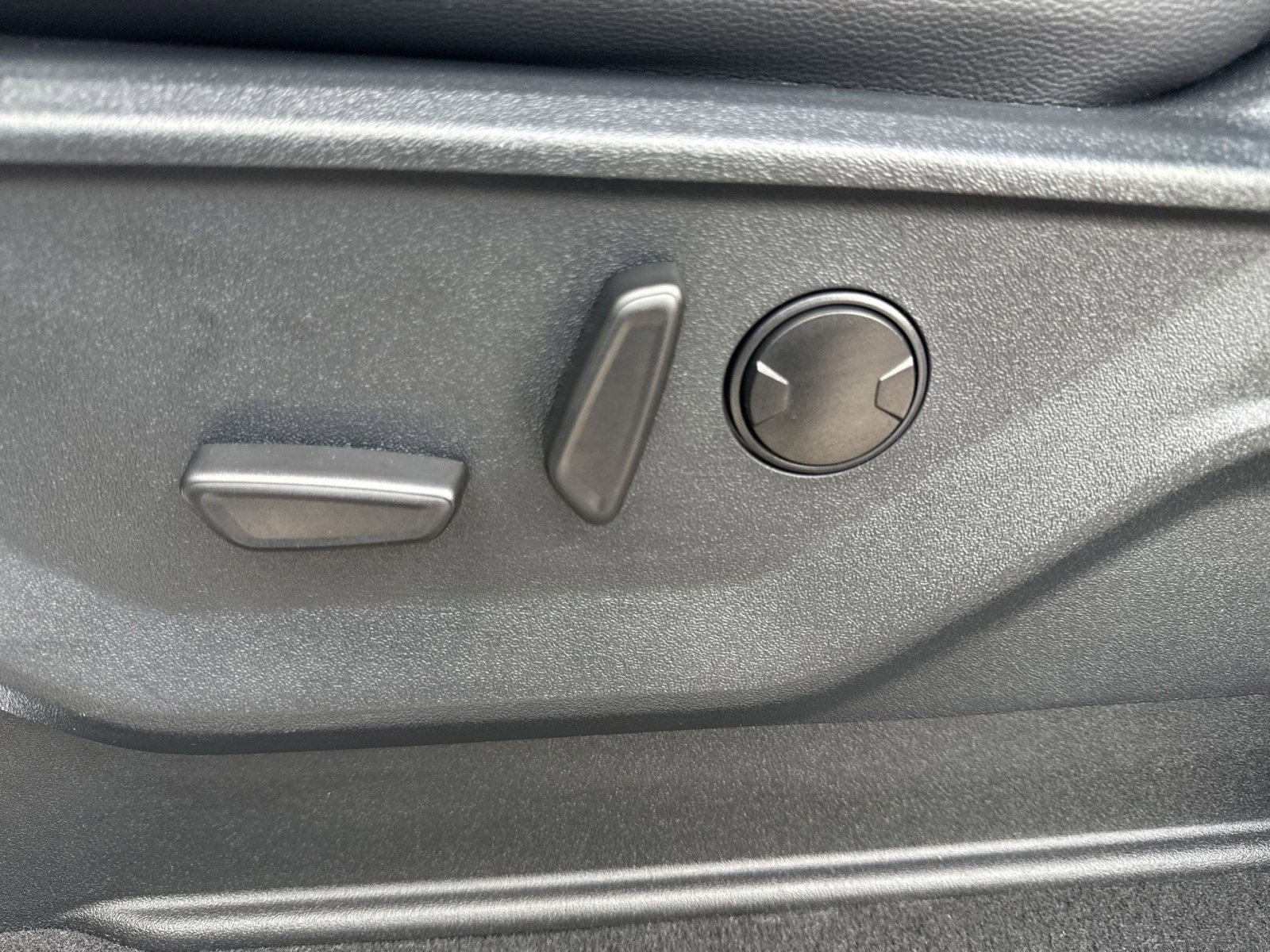 Used 2025 Ford F250 Lariat w/ Chrome Package image 14