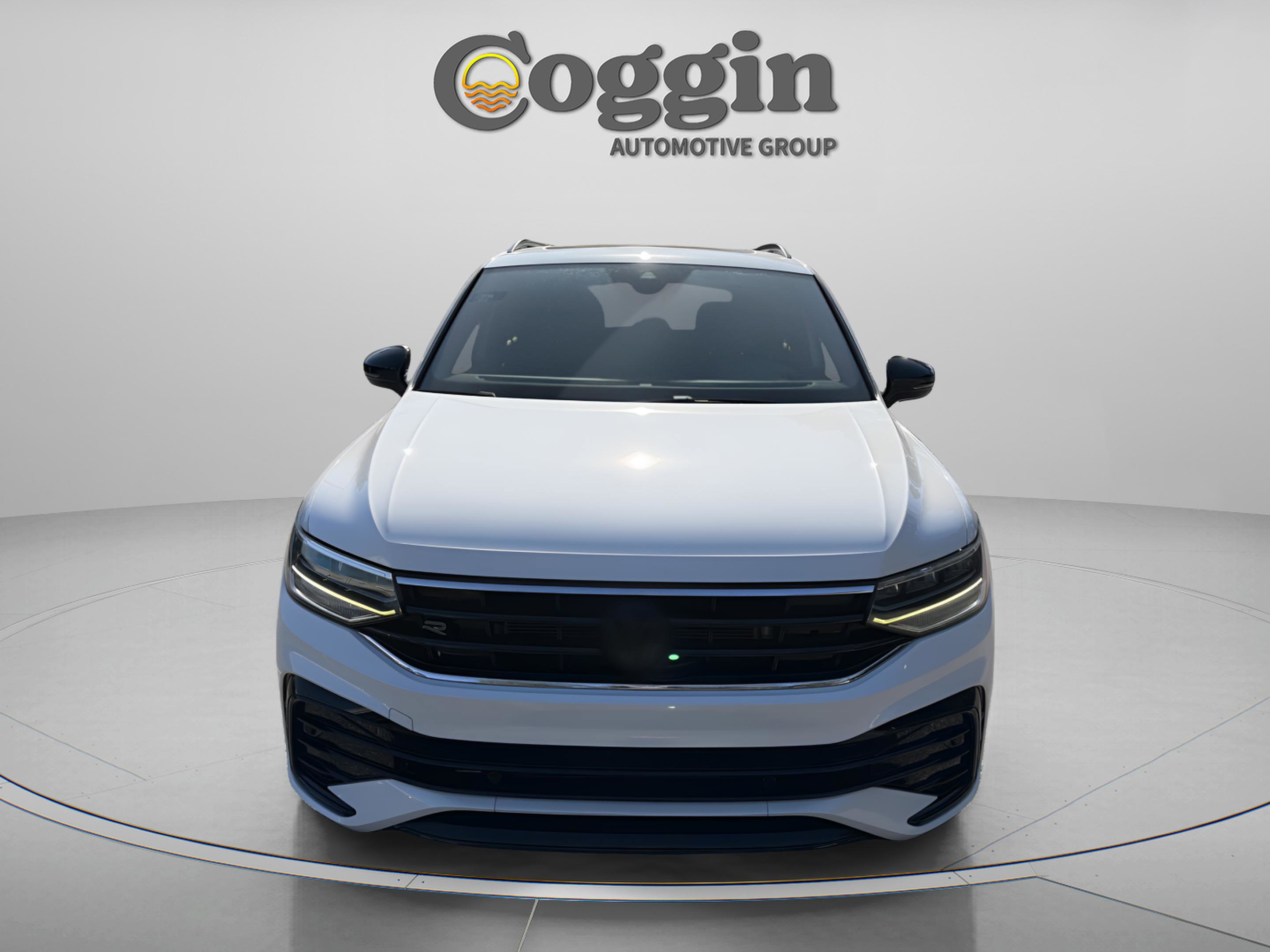 Used 2022 Volkswagen Tiguan SE R-Line image 9