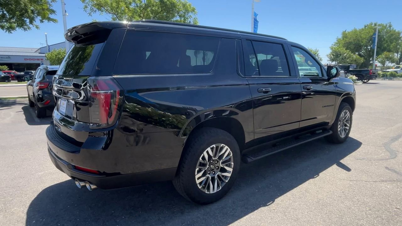 Used 2025 Chevrolet Suburban Z71 AWD/4WD image 7