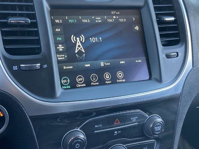 Used 2022 Chrysler 300 Touring image 9