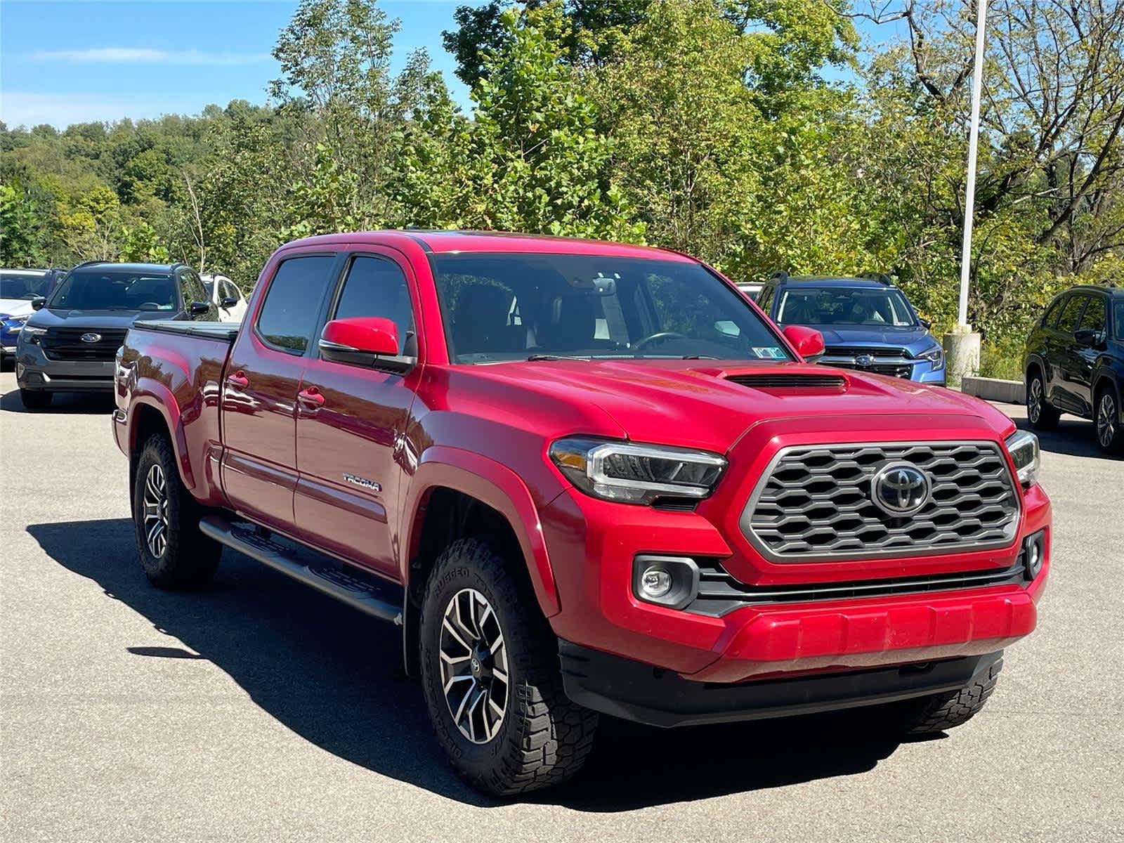 Used 2020 Toyota Tacoma TRD Sport w/ TRD Premium Sport Package AWD/4WD image 7