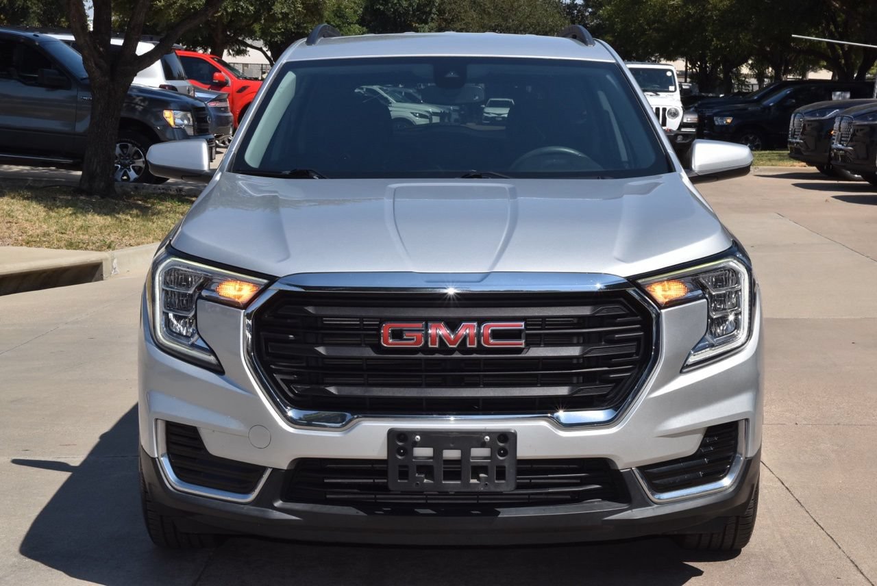 Used 2022 GMC Terrain SLE w/ Driver Convenience Package FWD image 3