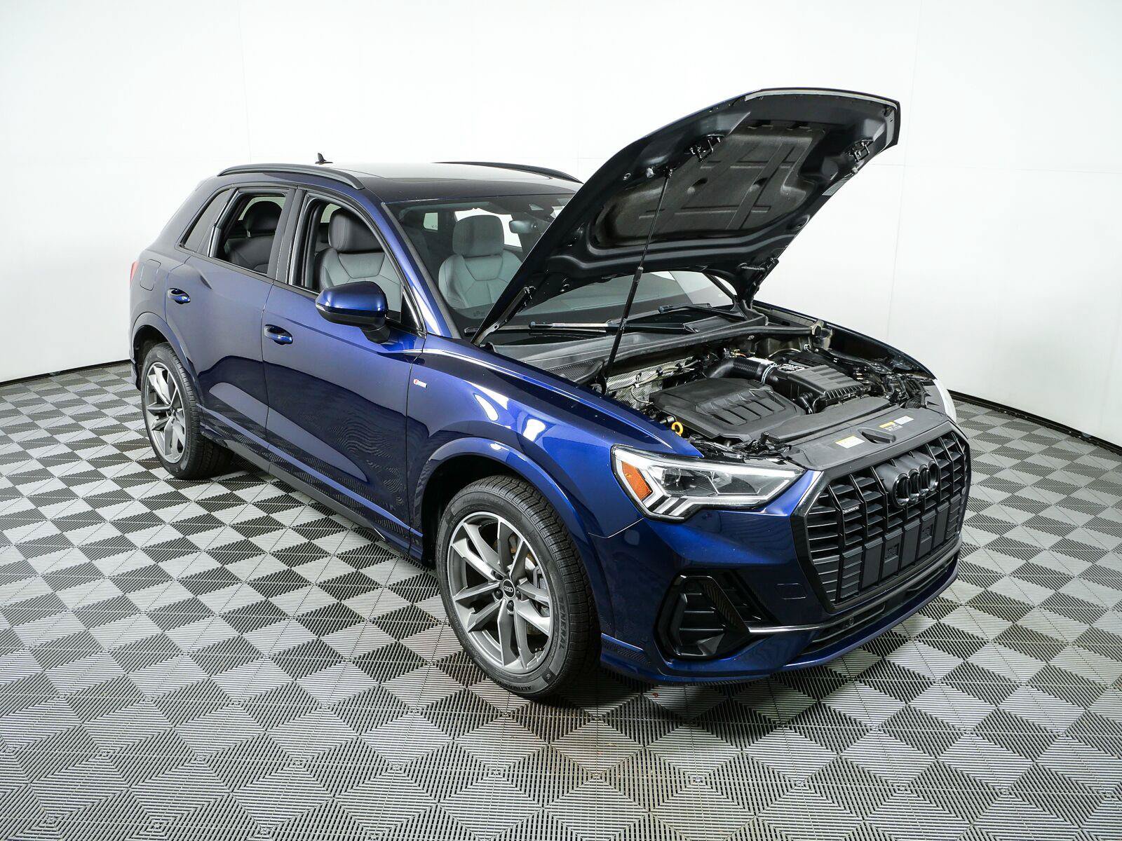 Used 2022 Audi Q3 2.0T Premium Plus w/ Premium Plus Package AWD/4WD image 36