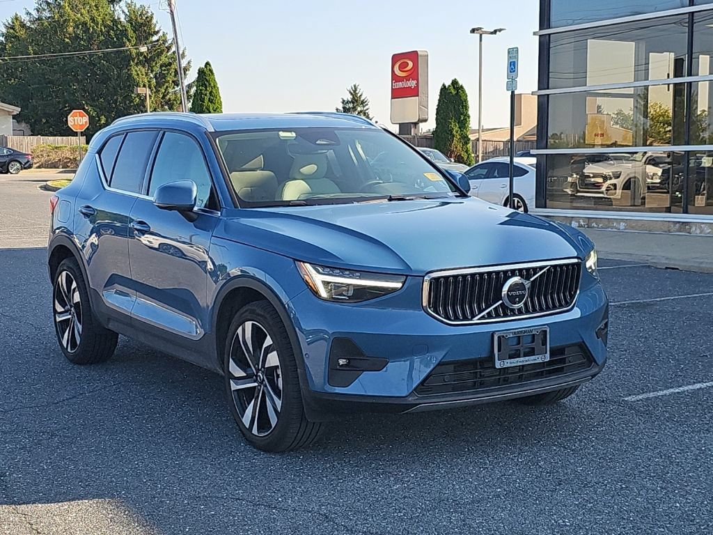 Used 2024 Volvo XC40 B5 Ultimate w/ Protection Package Premier AWD/4WD video 1