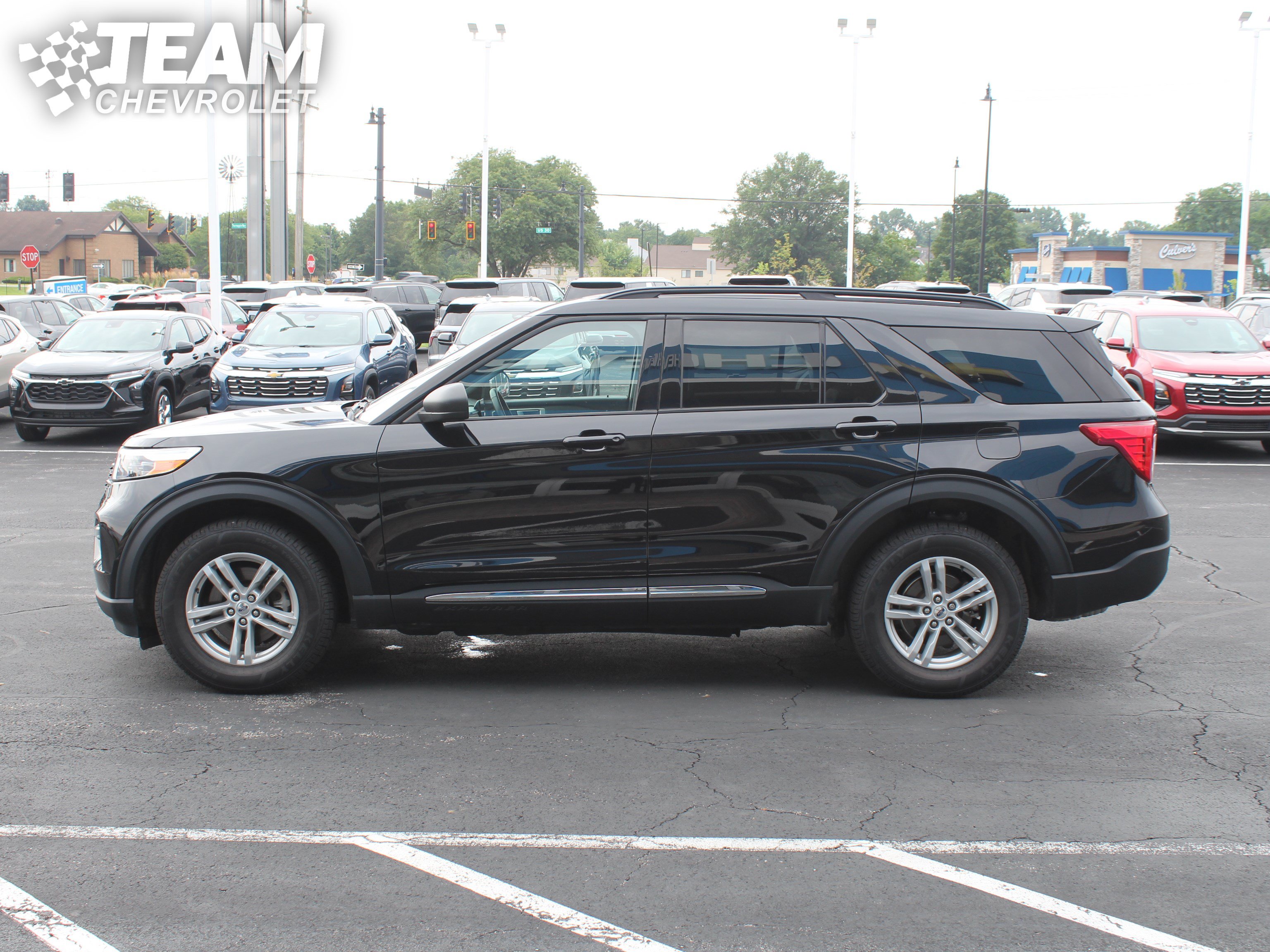 Used 2024 Ford Explorer XLT w/ Equipment Group 202A AWD/4WD image 7