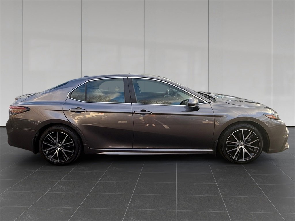 Used 2023 Toyota Camry SE w/ Cold Weather Package image 6