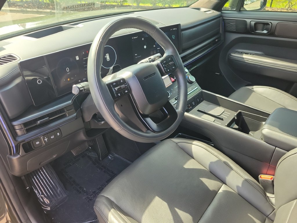 Used 2025 Hyundai Santa Fe Calligraphy FWD image 14