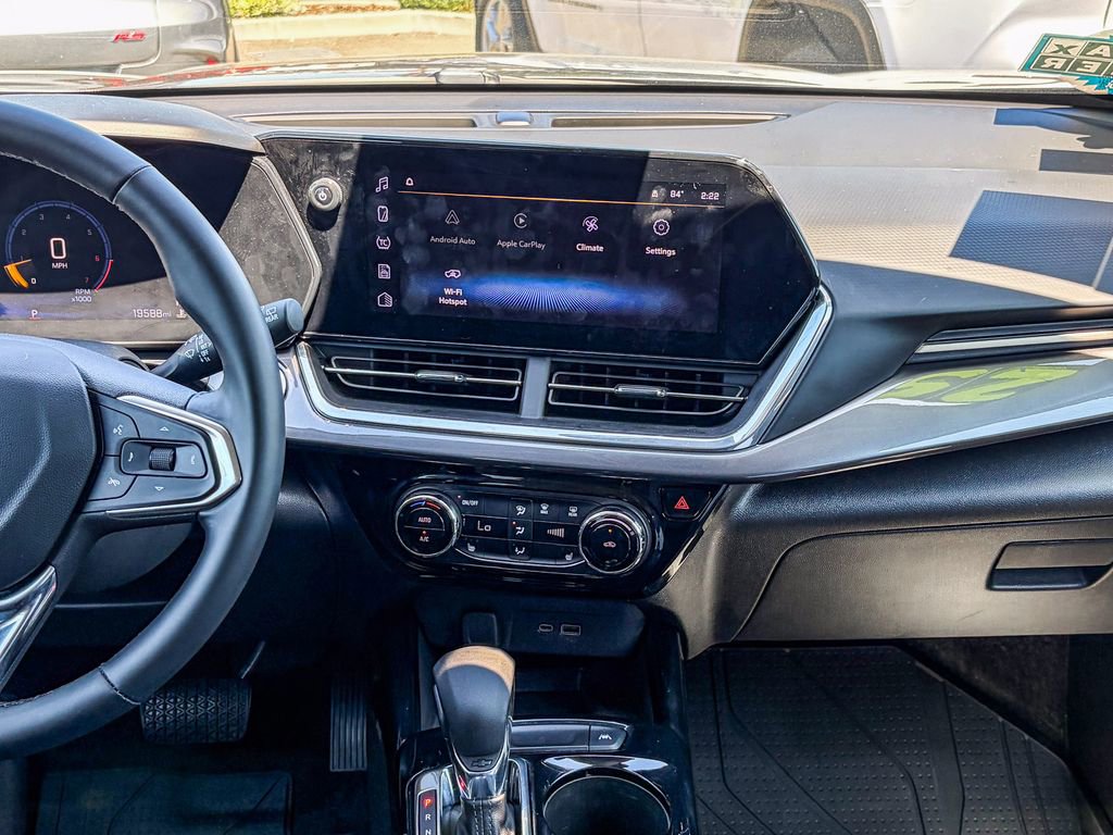 Used 2025 Chevrolet Trax ACTIV w/ Sunroof Package FWD image 16