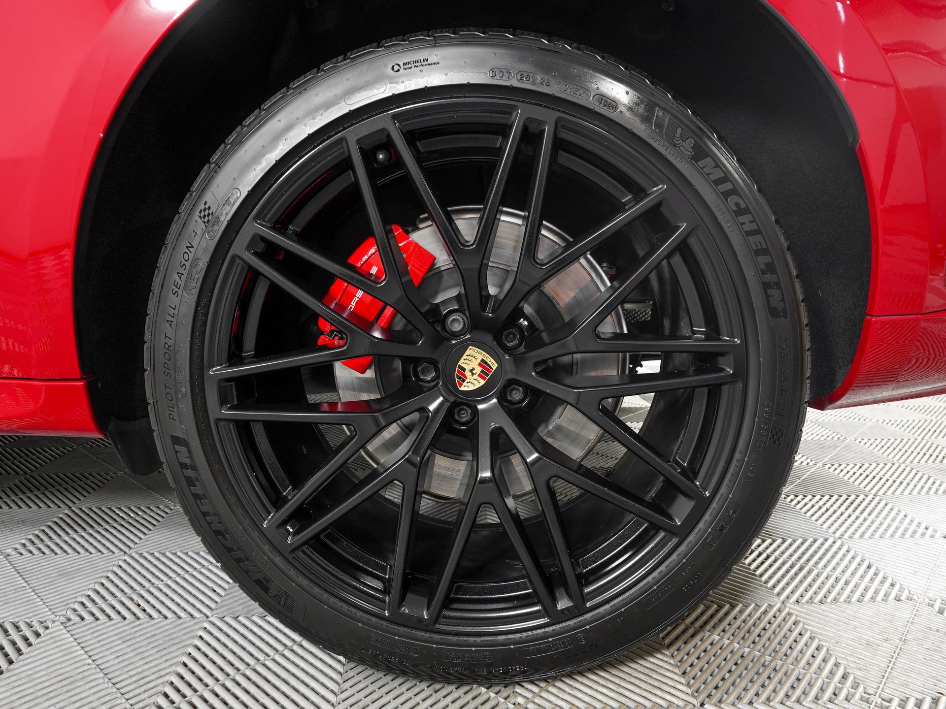 Used 2022 Porsche Macan GTS AWD/4WD image 31