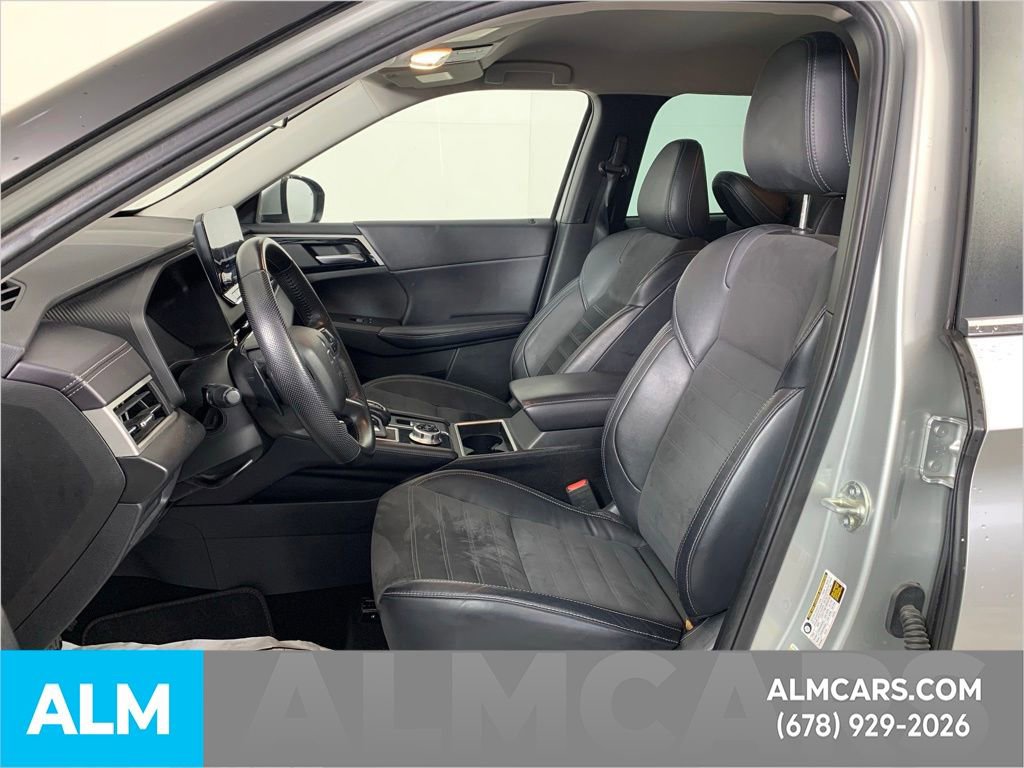 Used 2023 Mitsubishi Outlander SE Black Edition image 17