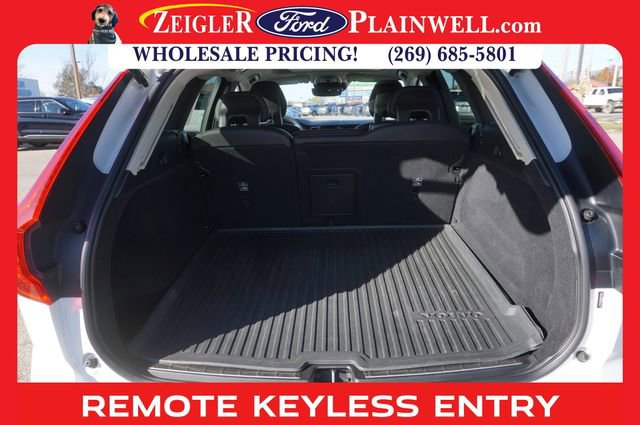 Used 2018 Volvo XC60 T6 Momentum w/ Advanced Package image 10