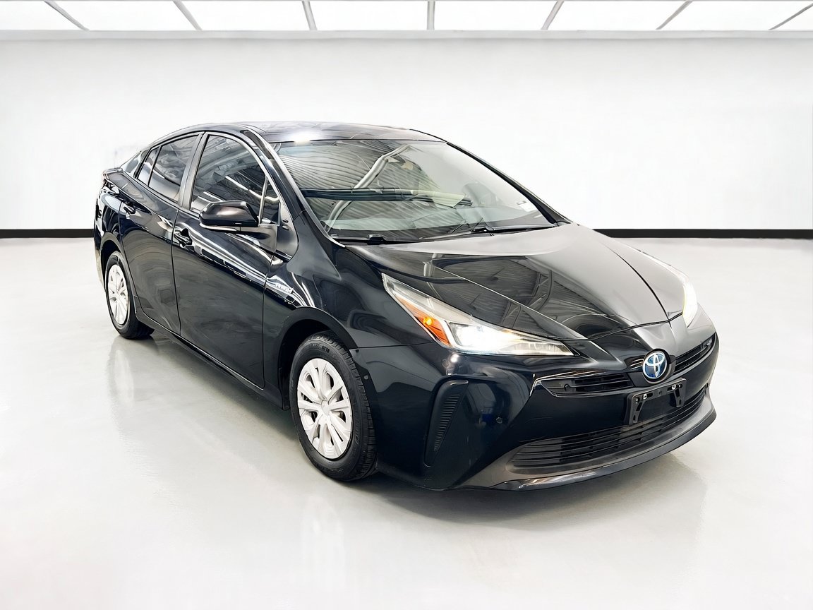 Used 2022 Toyota Prius LE FWD image 3