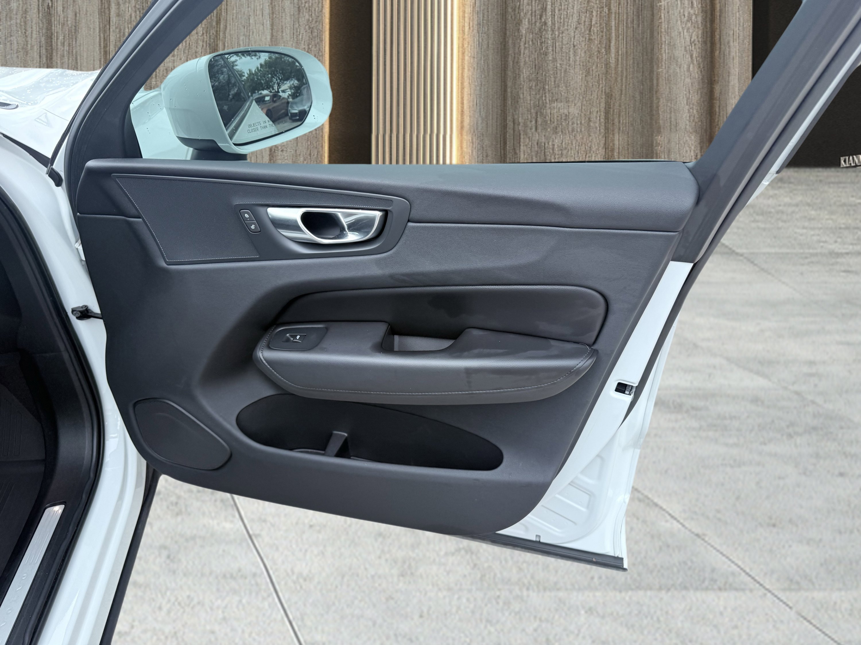 Used 2023 Volvo XC60 B5 Core image 45