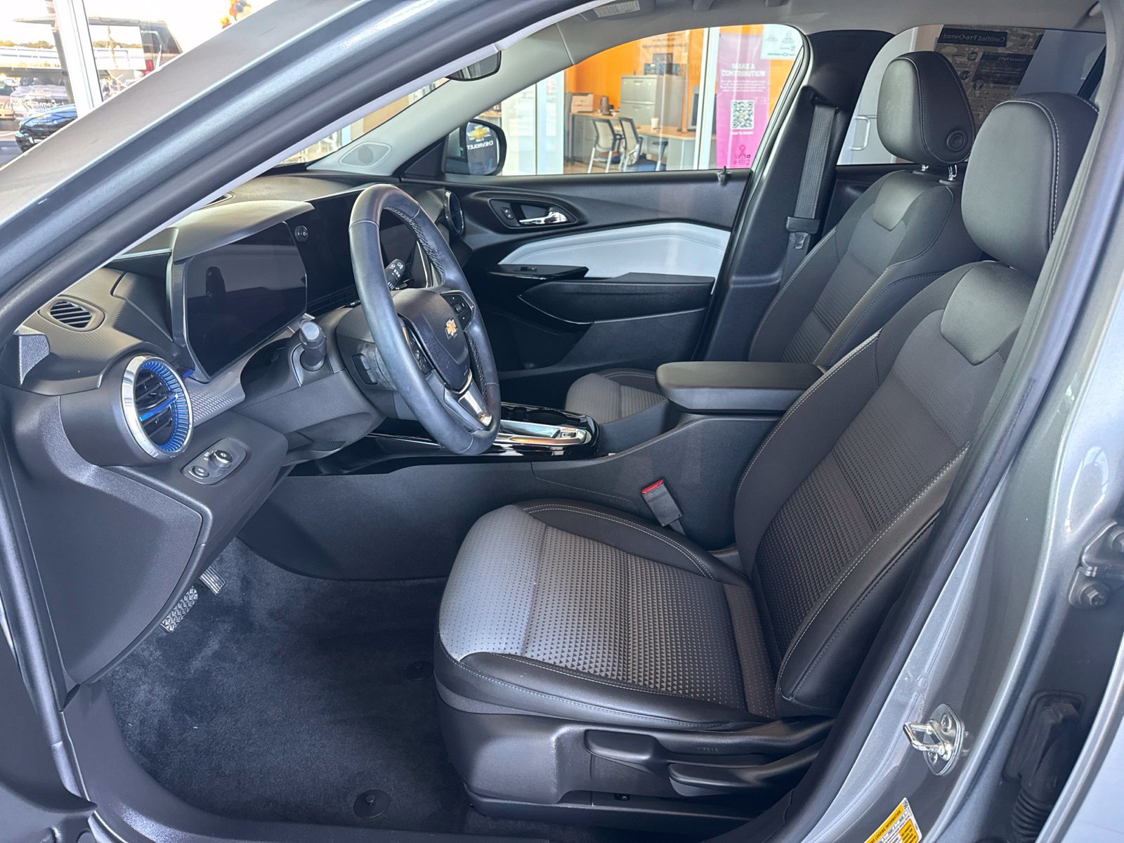 Used 2025 Chevrolet Trax LT w/ Driver Confidence Package FWD image 19