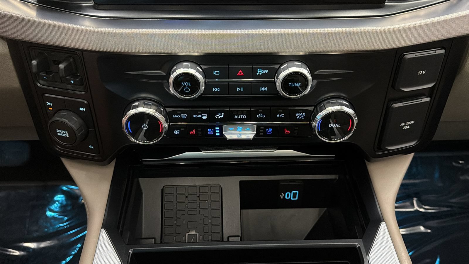 Used 2026 Ford F450 Platinum w/ Platinum Plus Package AWD/4WD image 25