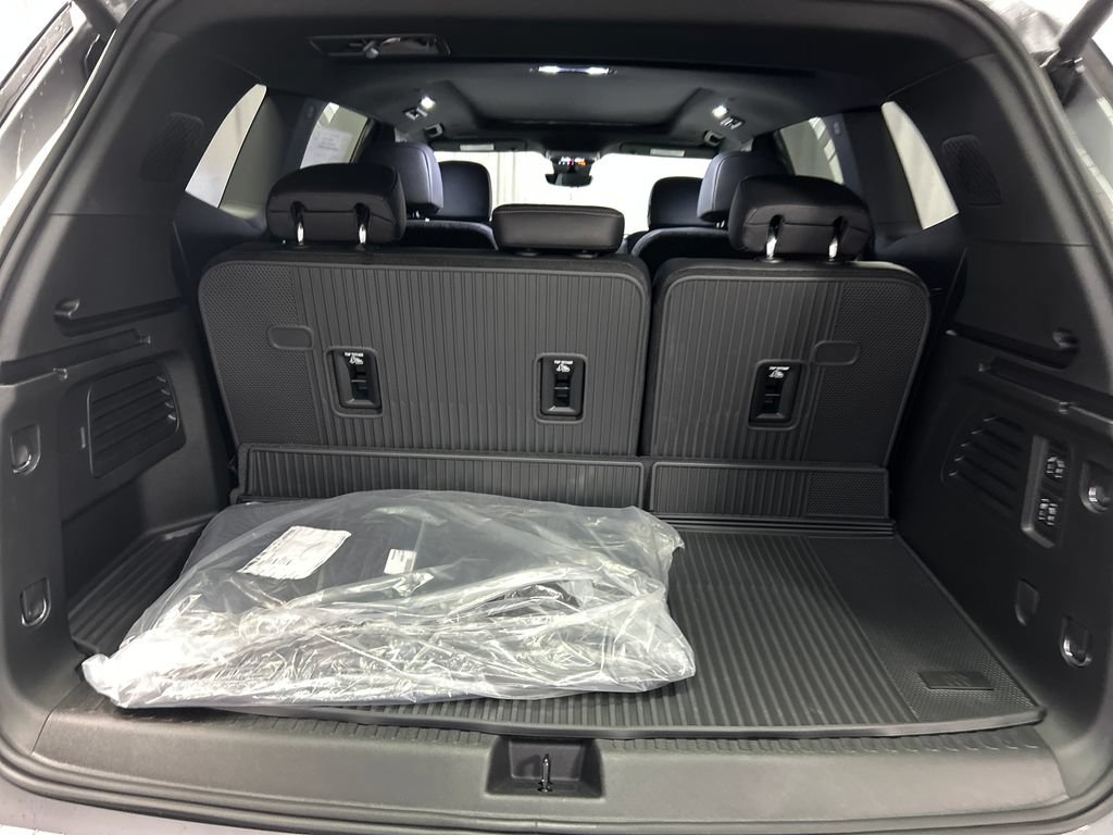 New 2027 Buick Enclave Avenir w/ LPO, Floor Liner Package FWD image 24