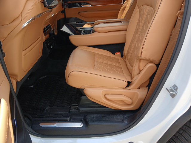 Used 2024 Jeep Grand Wagoneer Series III w/ Rear Seat Video Group 1 AWD/4WD image 33