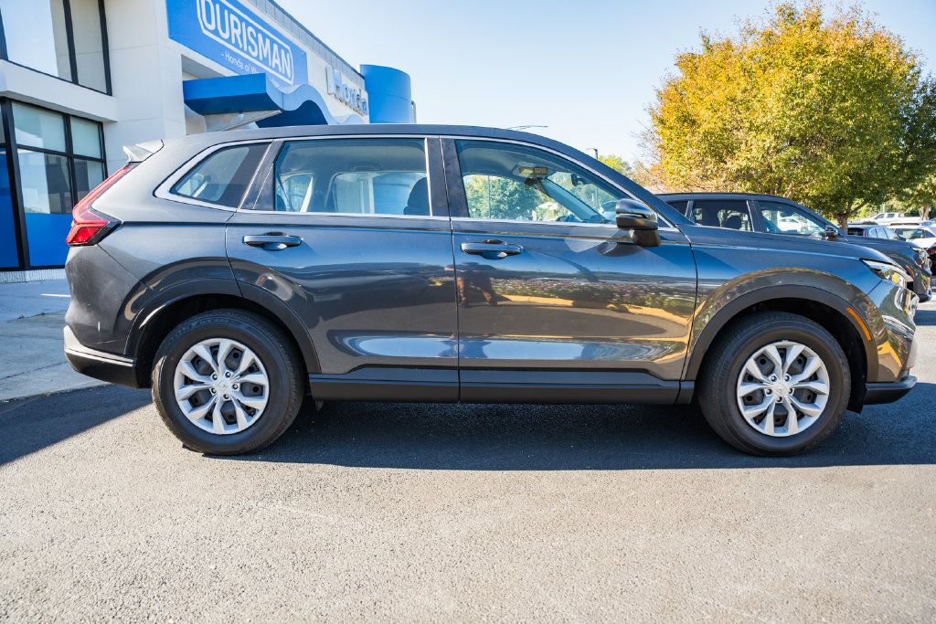 Used 2023 Honda CR-V LX image 3