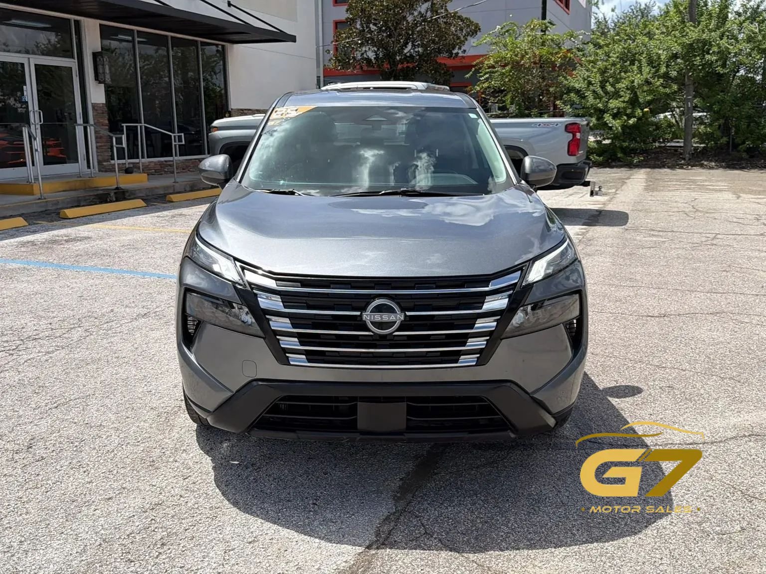 Used 2025 Nissan Rogue SV FWD image 4