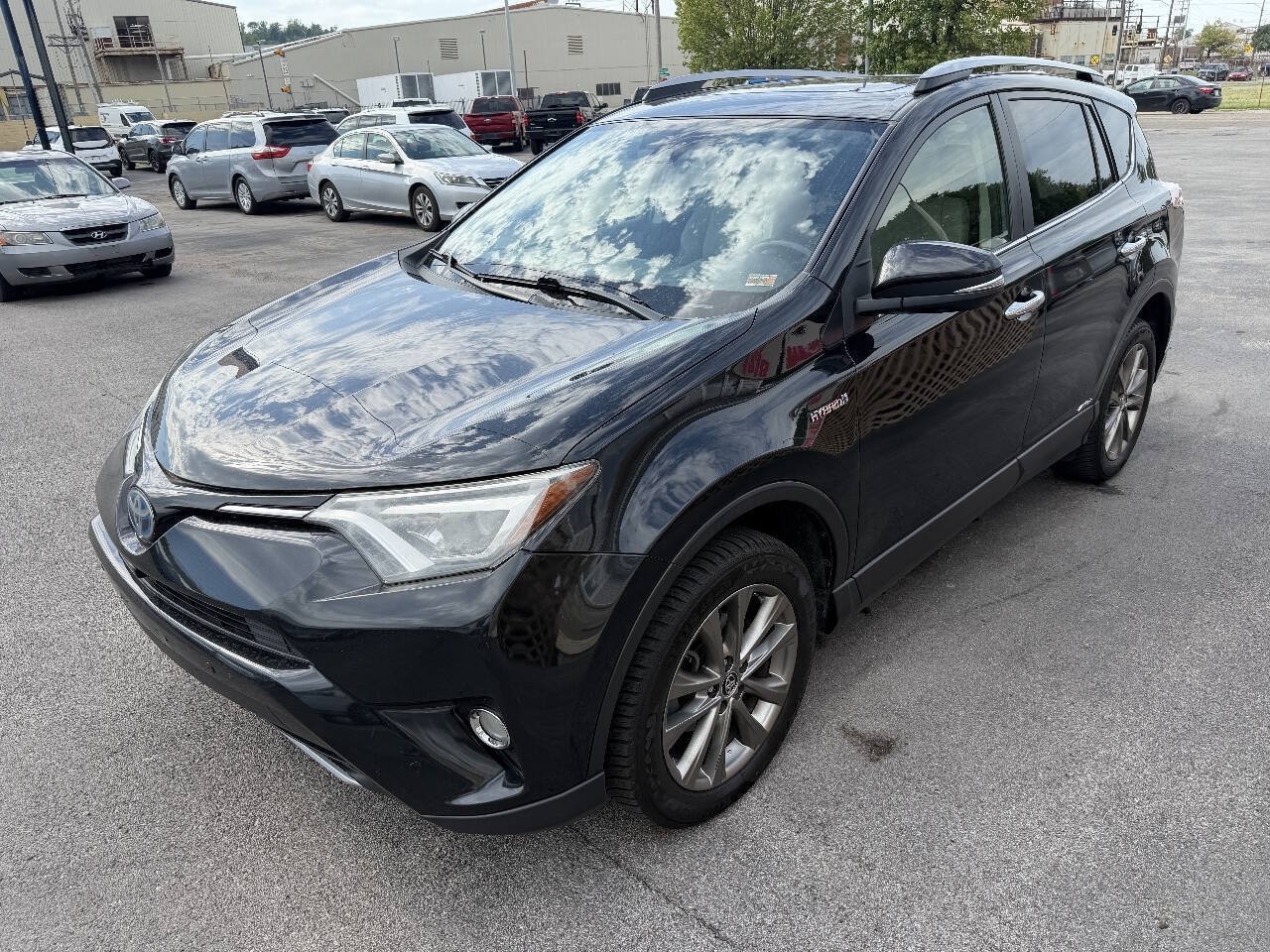 Used 2017 Toyota RAV4 Limited w/ Advanced Technology Package AWD/4WD image 4