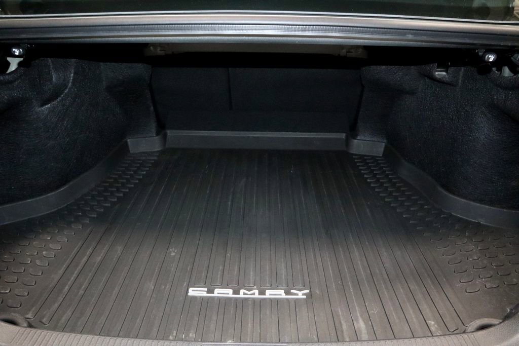 Used 2025 Toyota Camry SE image 13