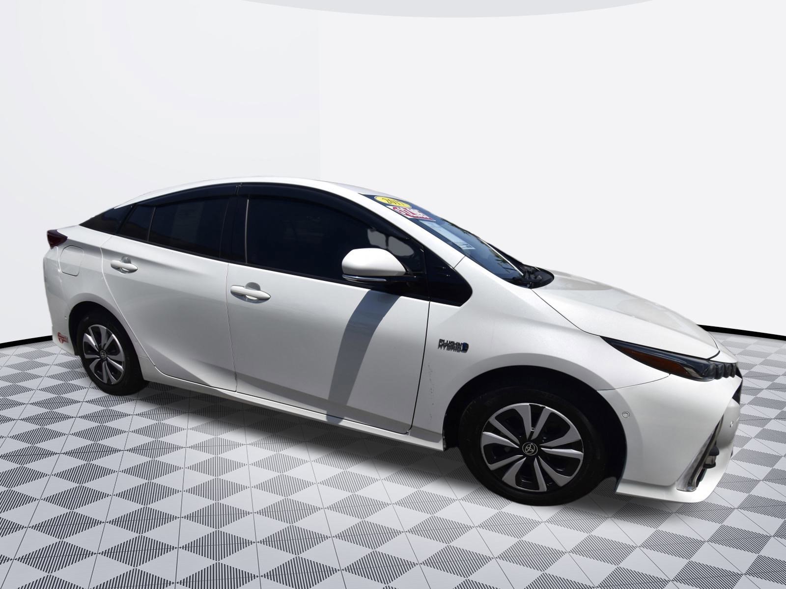 Used 2017 Toyota Prius Prime Advanced w/ Carpet Mat Package image 5