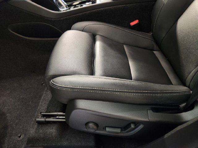 Certified 2026 Volvo XC40 B5 Plus AWD/4WD image 25