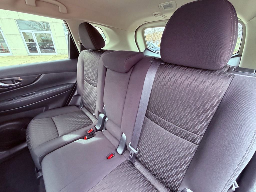 Used 2017 Nissan Rogue SV w/ Midnight Edition Package image 9