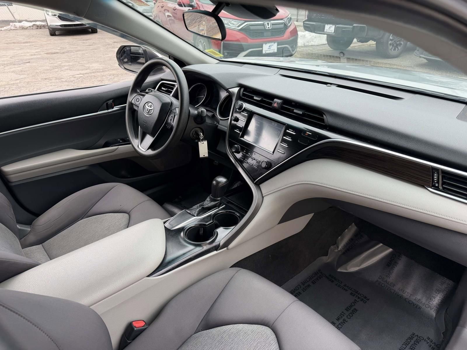 Used 2018 Toyota Camry LE image 12