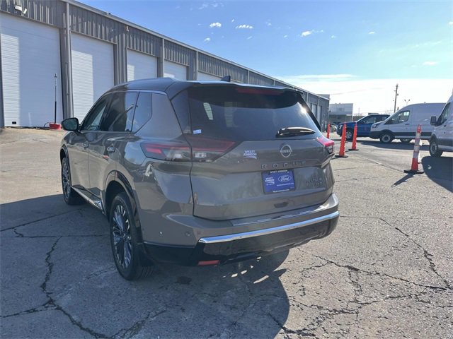 Used 2024 Nissan Rogue Platinum image 5