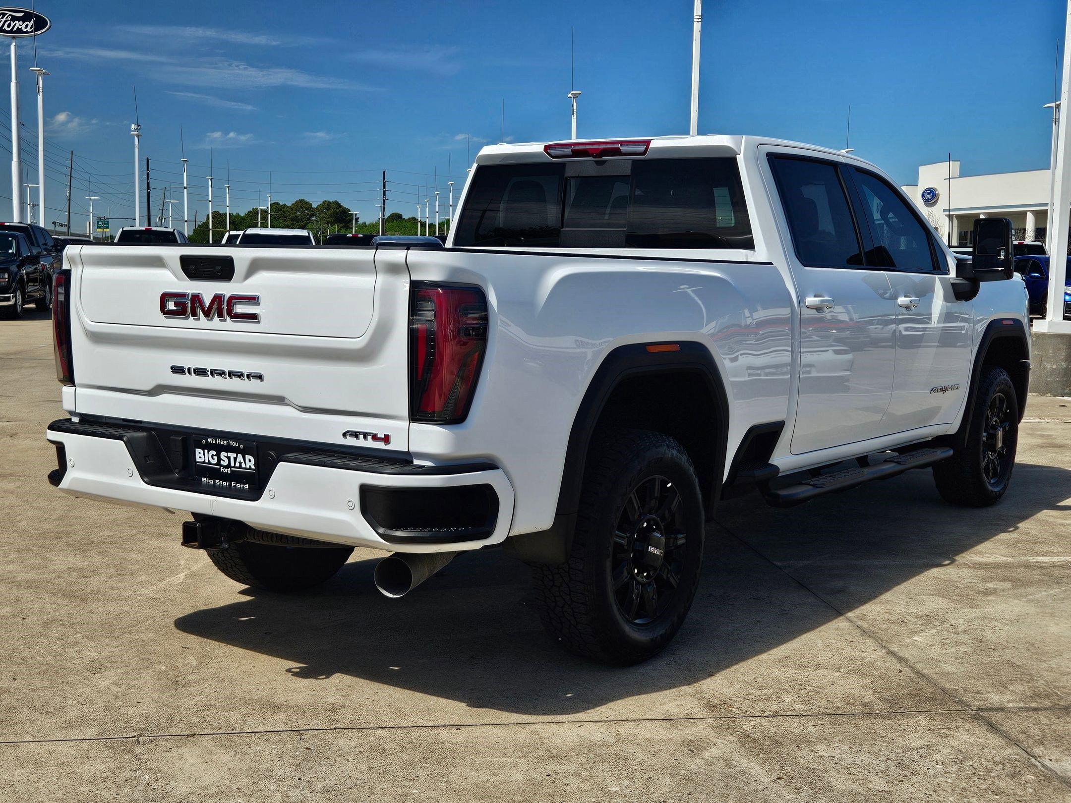 Used 2025 GMC Sierra 2500 AT4 image 3